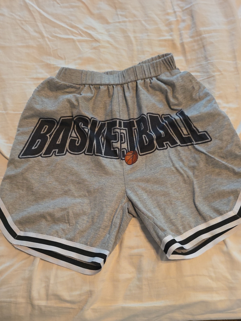 SHEIN Grey Basketball Graphic Kids Shorts with Black Trim